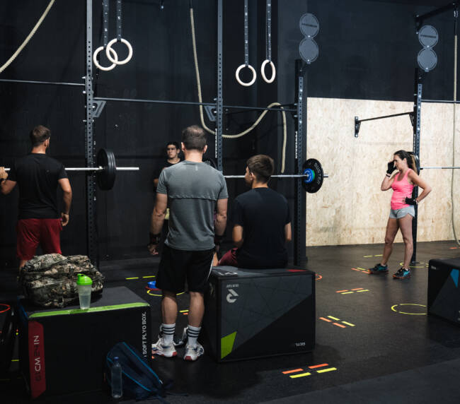 persona empezando a entrenar en gimnasio Alicante