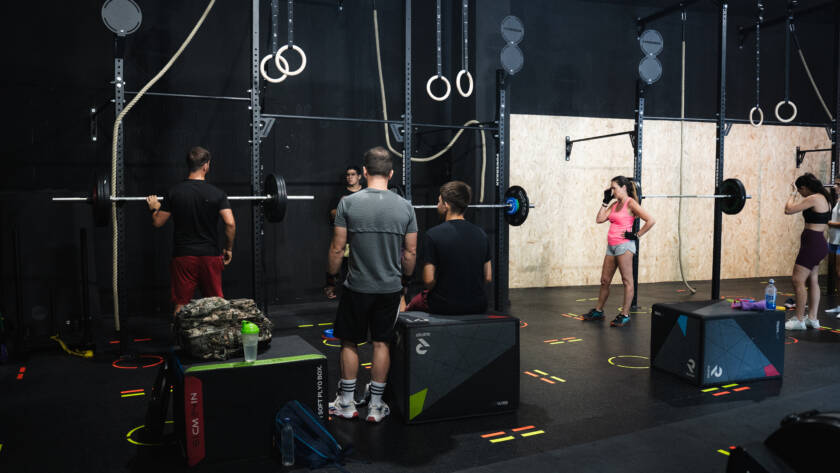 persona empezando a entrenar en gimnasio Alicante