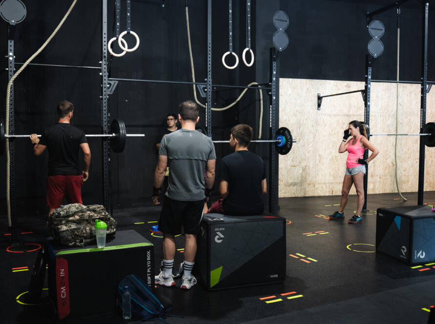 persona empezando a entrenar en gimnasio Alicante