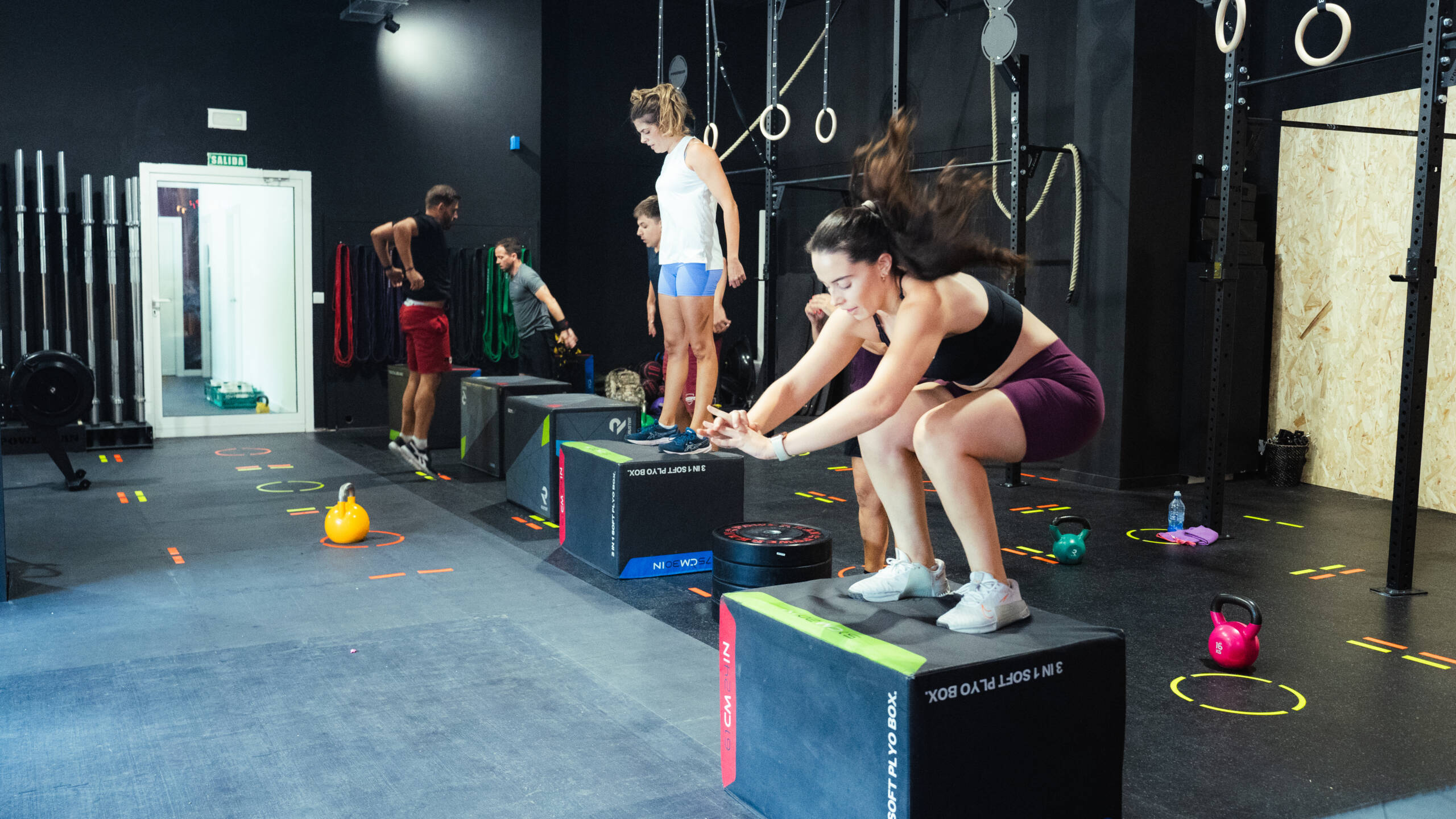 atleta realizando ejercicios hyrox en entrenamiento Fitness Costa Blanca Alicante