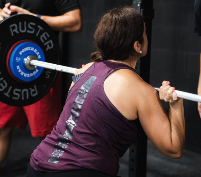 Persona realizando entrenamiento funcional enFitnessCostaBlanca en Alicante