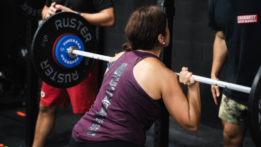 Persona realizando entrenamiento funcional enFitnessCostaBlanca en Alicante