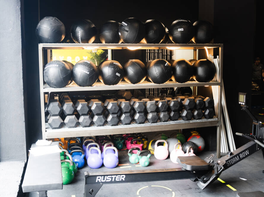 material específico hyrox kettlebells sacos de arena wall ball Fitness Costa Blanca