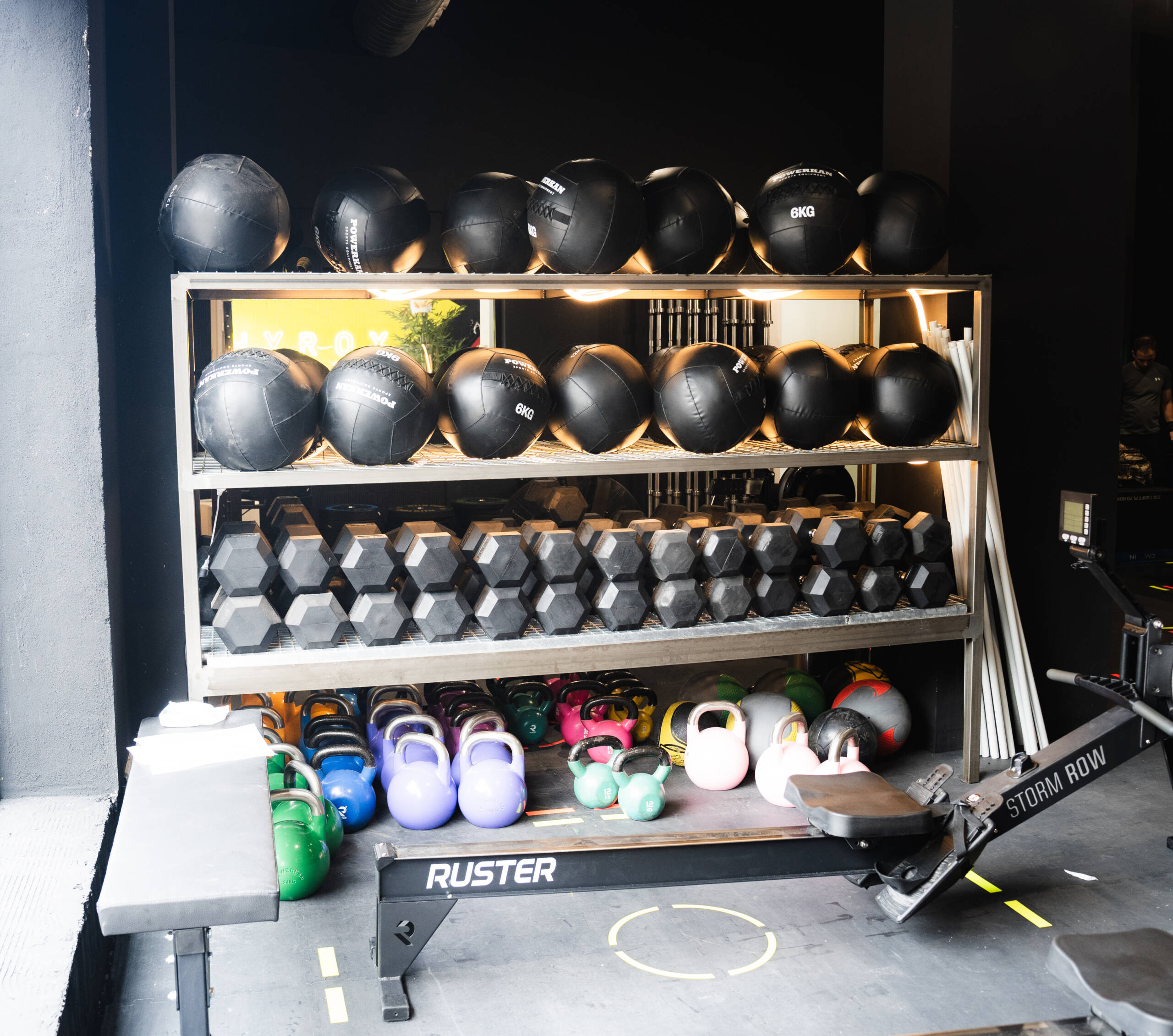 material específico hyrox kettlebells sacos de arena wall ball Fitness Costa Blanca
